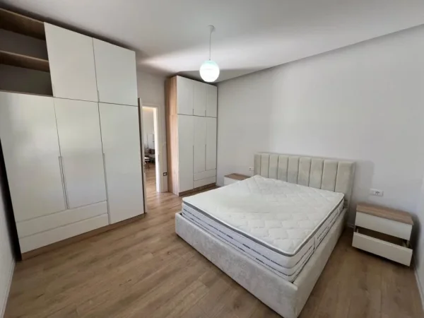 Tirane, jepet me qera shtepi 2+1 , 450 € 