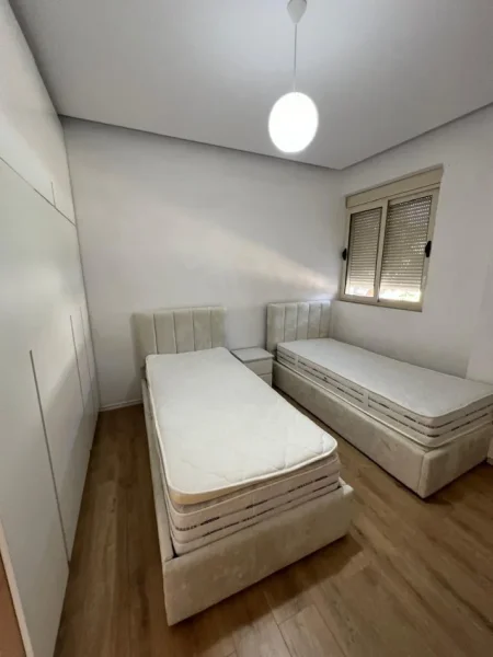Tirane, jepet me qera shtepi 2+1 , 450 € 