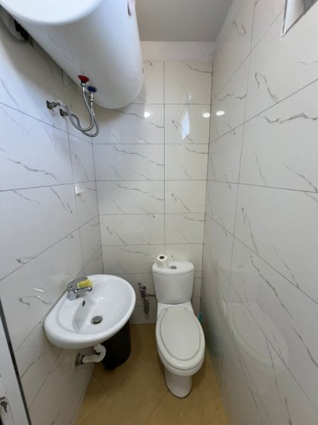 Tirane, jepet me qera shtepi 1+1 Kati 2, 350 € 