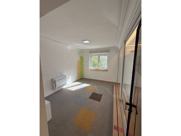 Tirane, jepet me qera ambjent biznesi Kati 1, 130 m² 2.000 € (Zogu i zi)