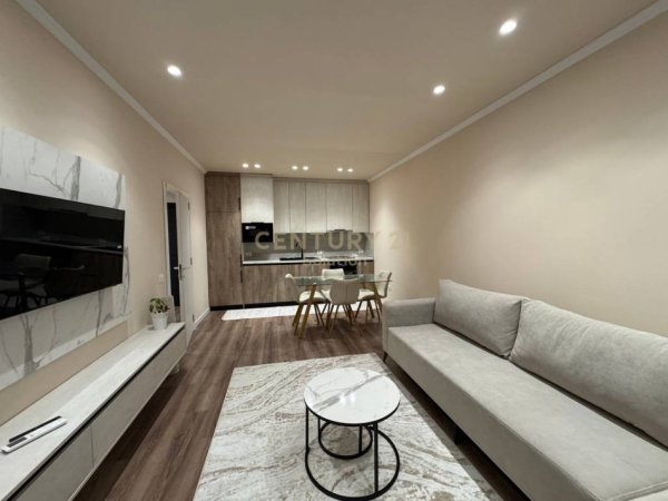 Tirane, jepet me qera apartament 1+1 Kati 1, 65 m² 1.000 € (Liqeni i thate)