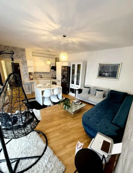 Tirane, jepet me qera apartament 2+1 Kati 4, 620 € 
