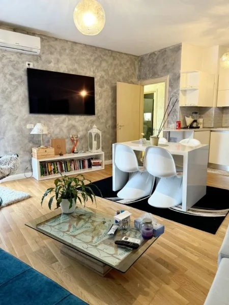 Tirane, jepet me qera apartament 2+1 Kati 4, 620 € 