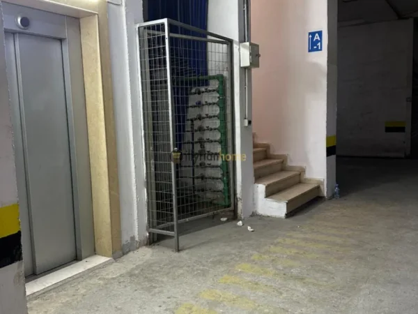 Tirane, shitet garazh | post parkimi Kati -1, 16 m² (Rruga Jordan Misja)