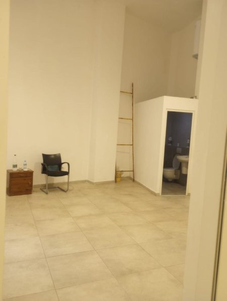 Tirane, jap me qera dyqan Kati 0, 55 m² 600 € (Rruga Ramazan Shijaku)