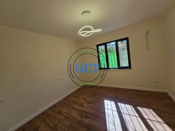 Durres, shitet apartament 2+1 Kati 1, 95 m² 88.000 € (Tek Parku Vala, Durres.)