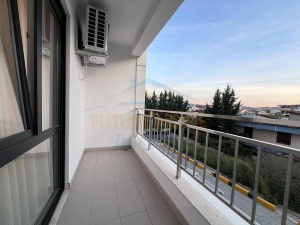 Tirane, jepet me qera apartament 2+1+Ballkon Kati 1, 87 m² 1.000 € (Porcelan, Rezidenca Erli)