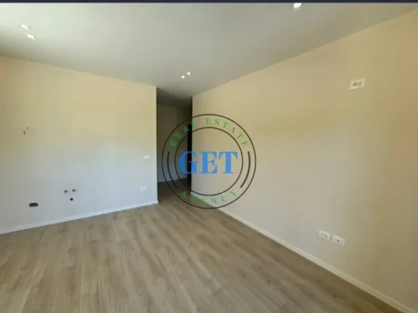 Durres, shitet apartament 1+1 Kati 3, 55 m² 95.000 € (Koloseu, Shkembi i Kavajes, Durres)