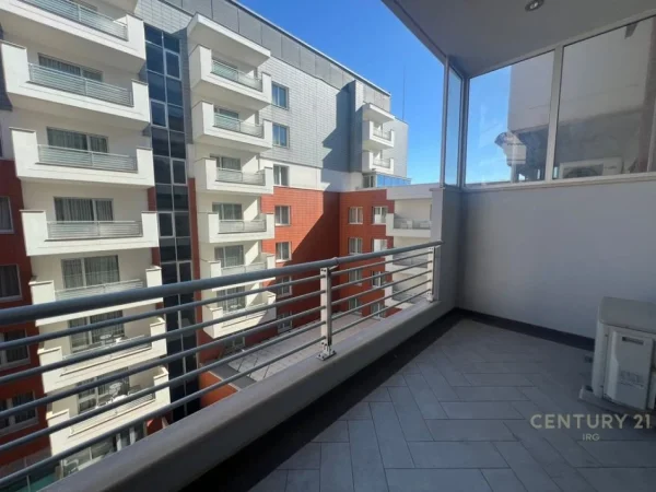 Tirane, jepet me qera apartament 3+1+Ballkon Kati 5, 139 m² 1.300 € 