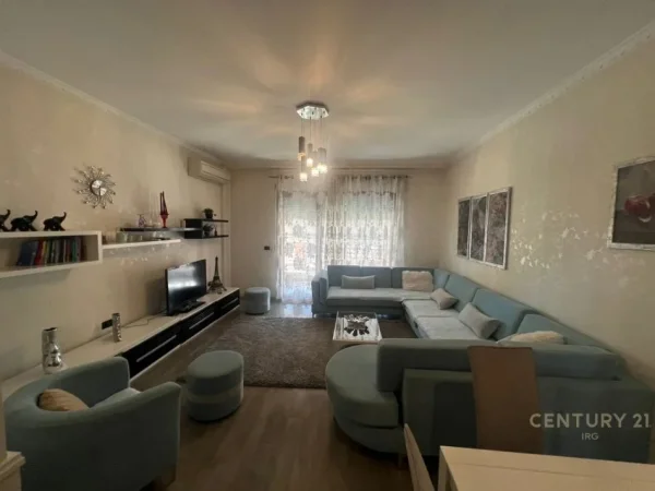 Tirane, jepet me qera apartament 3+1+Ballkon Kati 5, 139 m² 1.300 € 