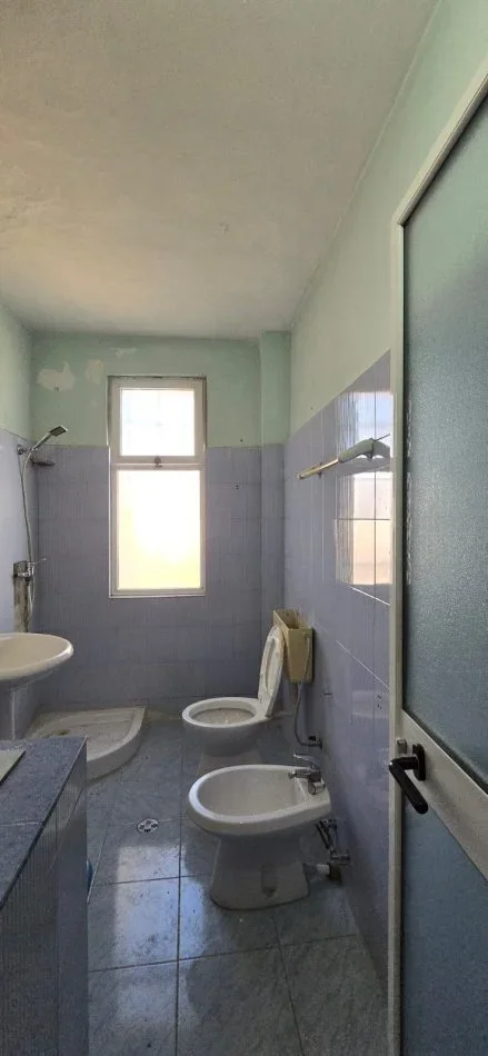 Tirane, shitet apartament 1+1 Kati 4, 59 m² 125.000 € (Rr. Kongresi i Lushnjës)