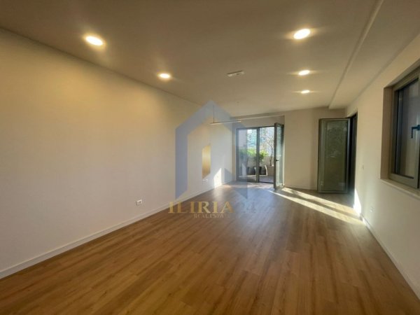 Tirane, jap me qera ambjent biznesi Kati 10, 115 m² 2.200 € (Rruga e Elbasanit LION PARK 1)