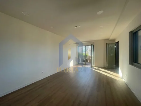 Tirane, jap me qera ambjent biznesi Kati 10, 115 m² 2.200 € (Rruga e Elbasanit LION PARK 1)