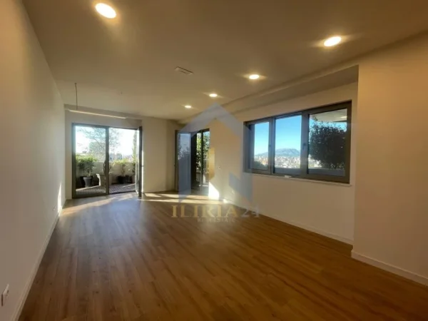 Tirane, jap me qera ambjent biznesi Kati 10, 115 m² 2.200 € (Rruga e Elbasanit LION PARK 1)