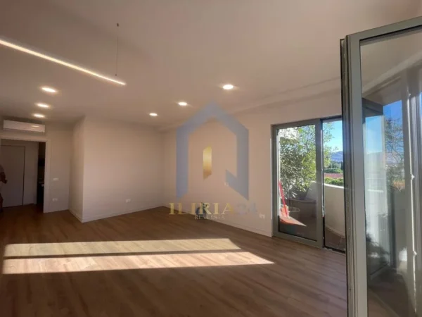 Tirane, jap me qera ambjent biznesi Kati 10, 115 m² 2.200 € (Rruga e Elbasanit LION PARK 1)