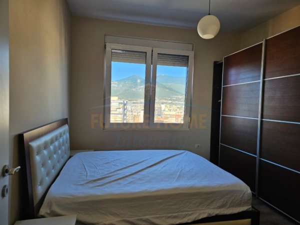 Tirane, jepet me qera apartament 1+1+Ballkon Kati 9, 65 m² 800 € (Qender, prane Toptanit)