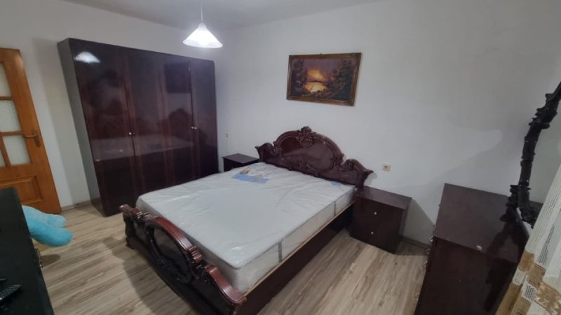 Jepet me Qera Apartament 2+1 ne Qender te Tiranes tek Mine Peza, 500 €uro