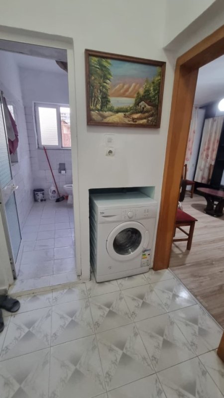 Jepet me Qera Apartament 2+1 ne Qender te Tiranes tek Mine Peza, 500 €uro