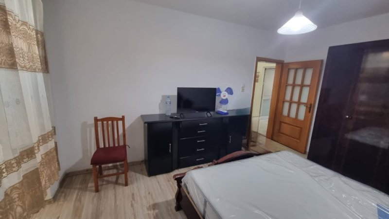 Jepet me Qera Apartament 2+1 ne Qender te Tiranes tek Mine Peza, 500 €uro