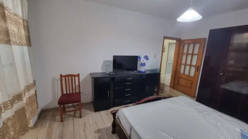 Jepet me Qera Apartament 2+1 ne Qender te Tiranes tek Mine Peza, 500 €uro