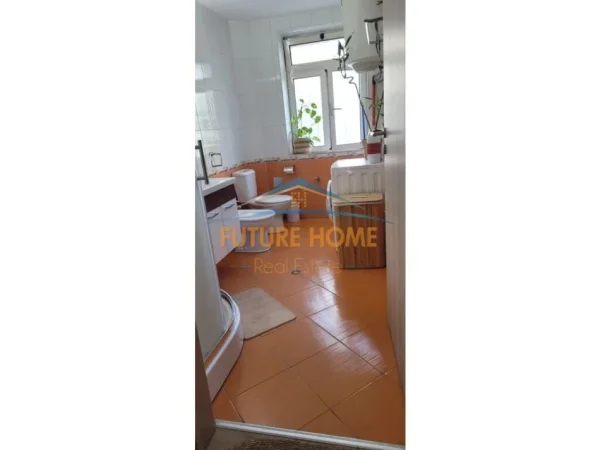 Tirane, jepet me qera apartament 2+1+Ballkon Kati 3, 80 m² 700 € (Rruga Mine Peza, Prane Kafe Flora)
