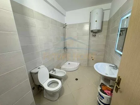 Tirane, shitet apartament 1+1 Kati 5, 73 m² 109.000 € (Unaza e re)