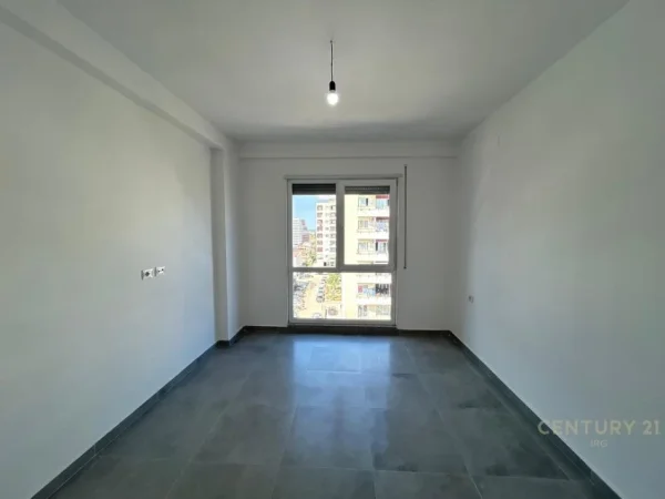 Tirane, jepet me qera apartament 1+1 Kati 4, 70 m² 450 € (VILA-L ASTIR)