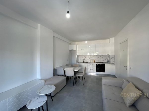 Tirane, jepet me qera apartament 1+1 Kati 4, 70 m² 450 € (VILA-L ASTIR)