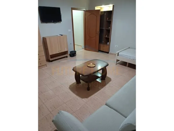 Tirane, jepet me qera apartament 2+1 Kati 2, 70 m² 650 € 