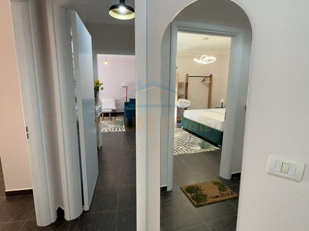 Tirane, shitet apartament 2+1 Kati 3, 90 m² 250.000 € (Rruga e Barrikadave)
