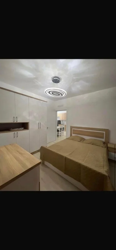 Tirane, jepet me qera apartament 1+1 Kati 5, 450 € 