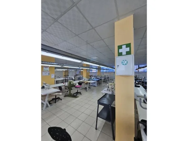 Durres, jepet me qera Ambjent Biznesi per Rrobaqepsi, Kati 1, 1.200 m² 5.000 €