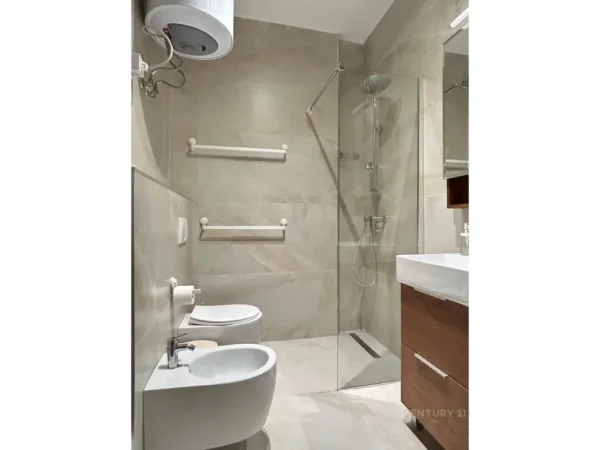 Tirane, jepet me qera apartament 1+1 Kati 9, 87 m² 550 € (OASIS RESIDENCE, Unaza e Re)