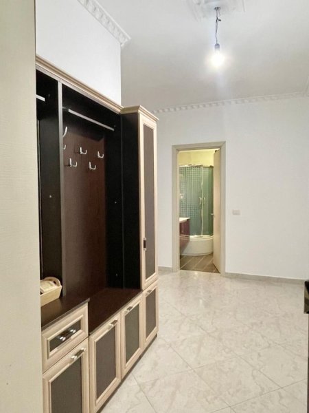 Jepet Ap 2+1 Modern me Qera afer Trenit ,  700 €uro