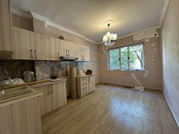 Tirane, jepet me qera apartament 2+1 Kati 2, 72 m² 700 € (MYSLYM SHYR)