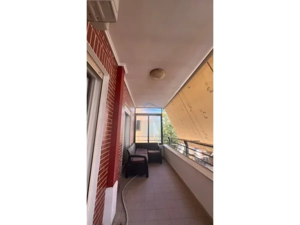 Tirane, jepet me qera apartament 1+1 Kati 4, 74 m² 700 € (KODRA E DIELLIT)