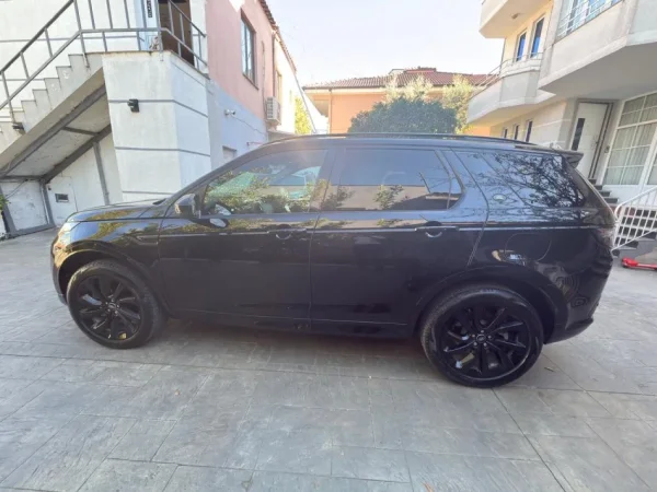 Tirane, shes SUV Land Rover Discovery Sport PHEV Benzin, e zeze automatik Kondicioner 30017 km 54.500 € (Shitet nga Diplomat)