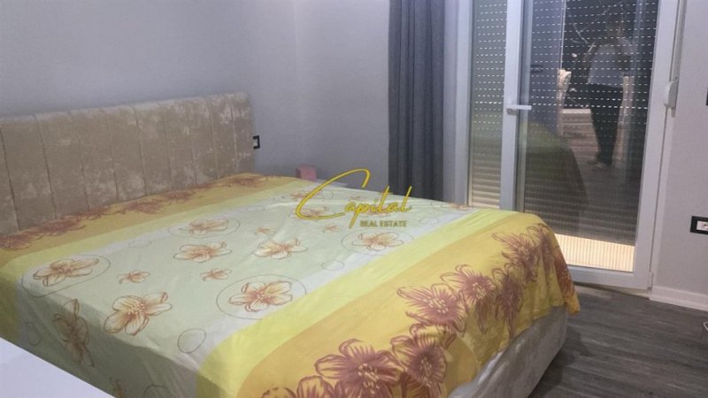Tirane, jepet me qera apartament 2+1 Kati 2, 86 m² 800 € (PORCELAN)