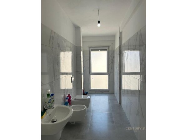 Tirane, jap me qera apartament 1+1 Kati 4, 70 m² 450 € (Vila - L)