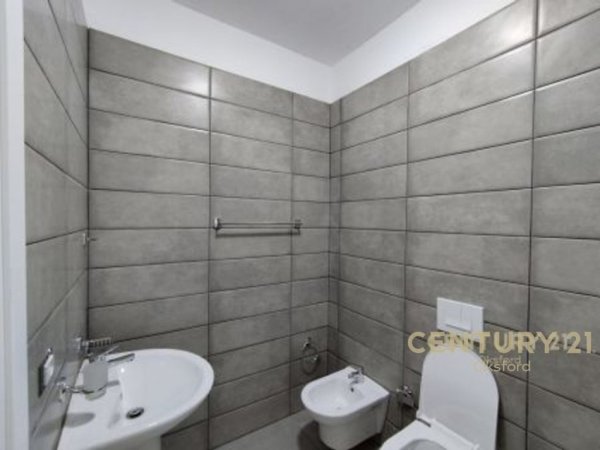 Tirane, jap me qera apartament 1+1 Kati 2, 61 m² 500 € (Unaza e re)