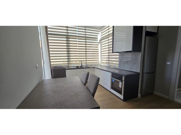 Tirane, jap me qera apartament 1+1 Kati 7, 50 m² 550 € (Laprak)