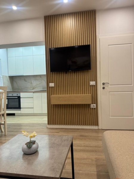 Tirane, jepet me qera apartament 1+1 Kati 4, 58 m² 600 € (Rruga Ferit Xhajko)