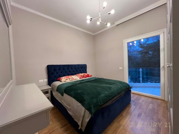 Tirane, jepet me qera apartament 1+1 Kati 1, 70 m² 700 € (Kopeshti Botanik)