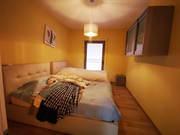 Tirane, jepet me qera apartament 2+1+Ballkon , 116 m² 1.000 € (Delijorgji)