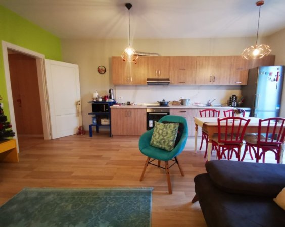 Tirane, jepet me qera apartament 2+1+Ballkon , 116 m² 1.000 € (Delijorgji)