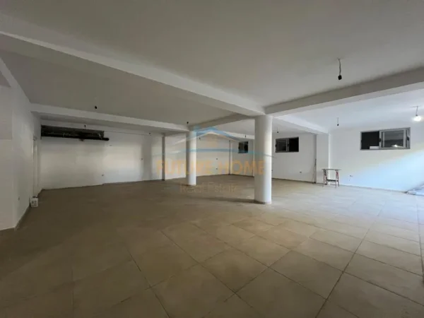 Tirane, jepet me qera ambjent biznesi Kati -1, 284 m² 1.000 € (RRUGA DRITAN HOXHA)