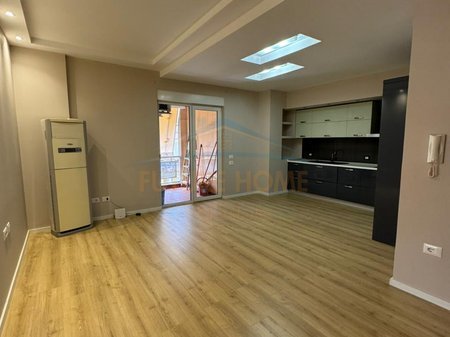 Tirane, shitet apartament 2+1 Kati 7, 91 m² 215.000 € (OXHAK,KOMPLEKSI COLOMBO)