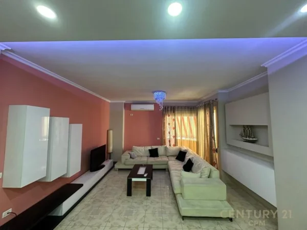 Tirane, jepet me qera apartament 2+1 Kati 4, 93 m² 700 € (Rruga Hoxha Tahsim)