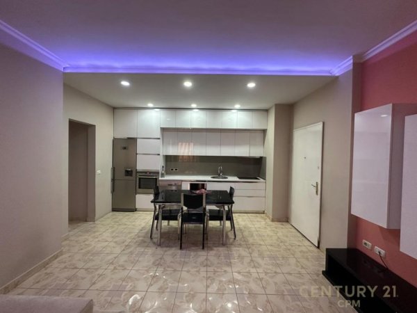 Tirane, jepet me qera apartament 2+1 Kati 4, 93 m² 700 € (Rruga Hoxha Tahsim)