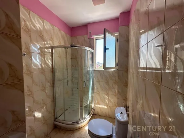 Tirane, jepet me qera apartament 2+1 Kati 4, 93 m² 700 € (Rruga Hoxha Tahsim)